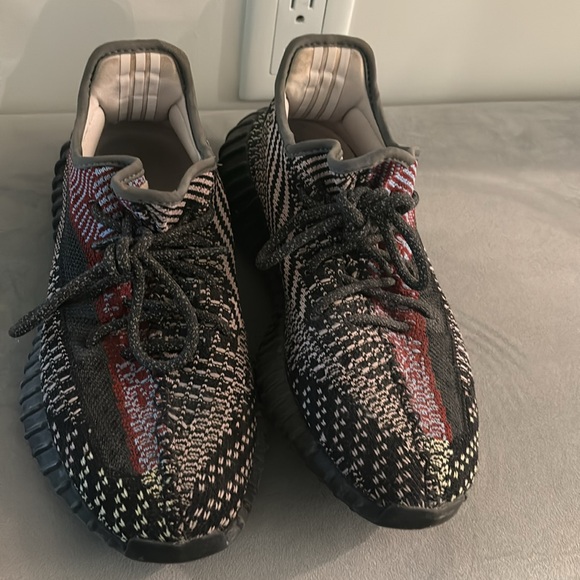 Women's Yeezy size US 6! Purchased originally from GOAT - Picture 2 of 5